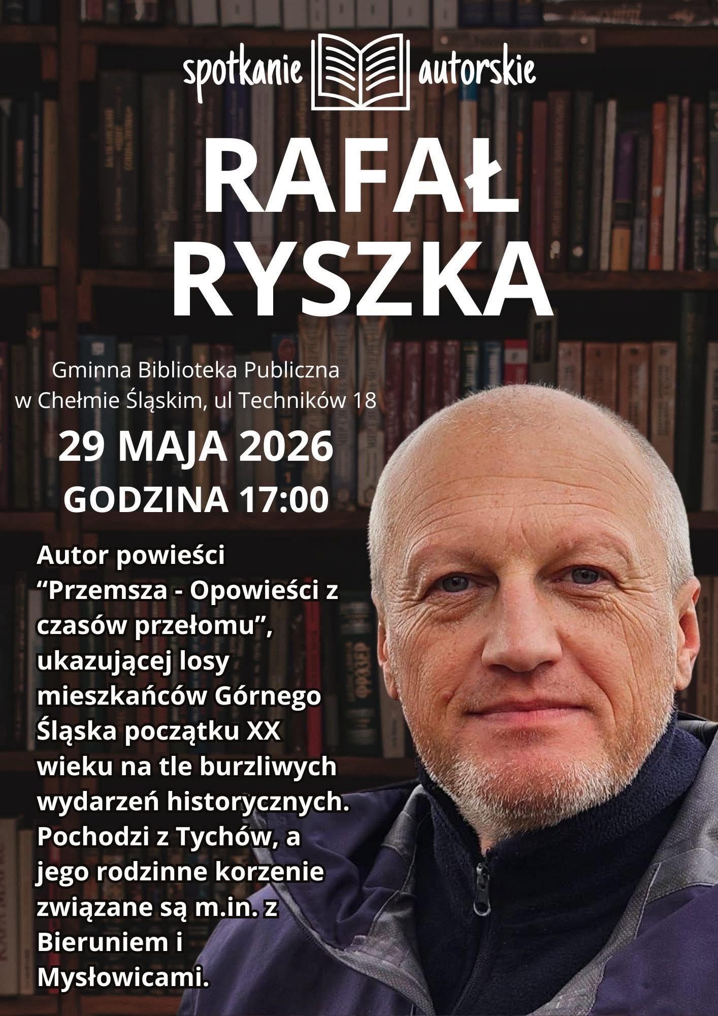 Twarz mężczyzny na tle regałów z książkami i opis. 