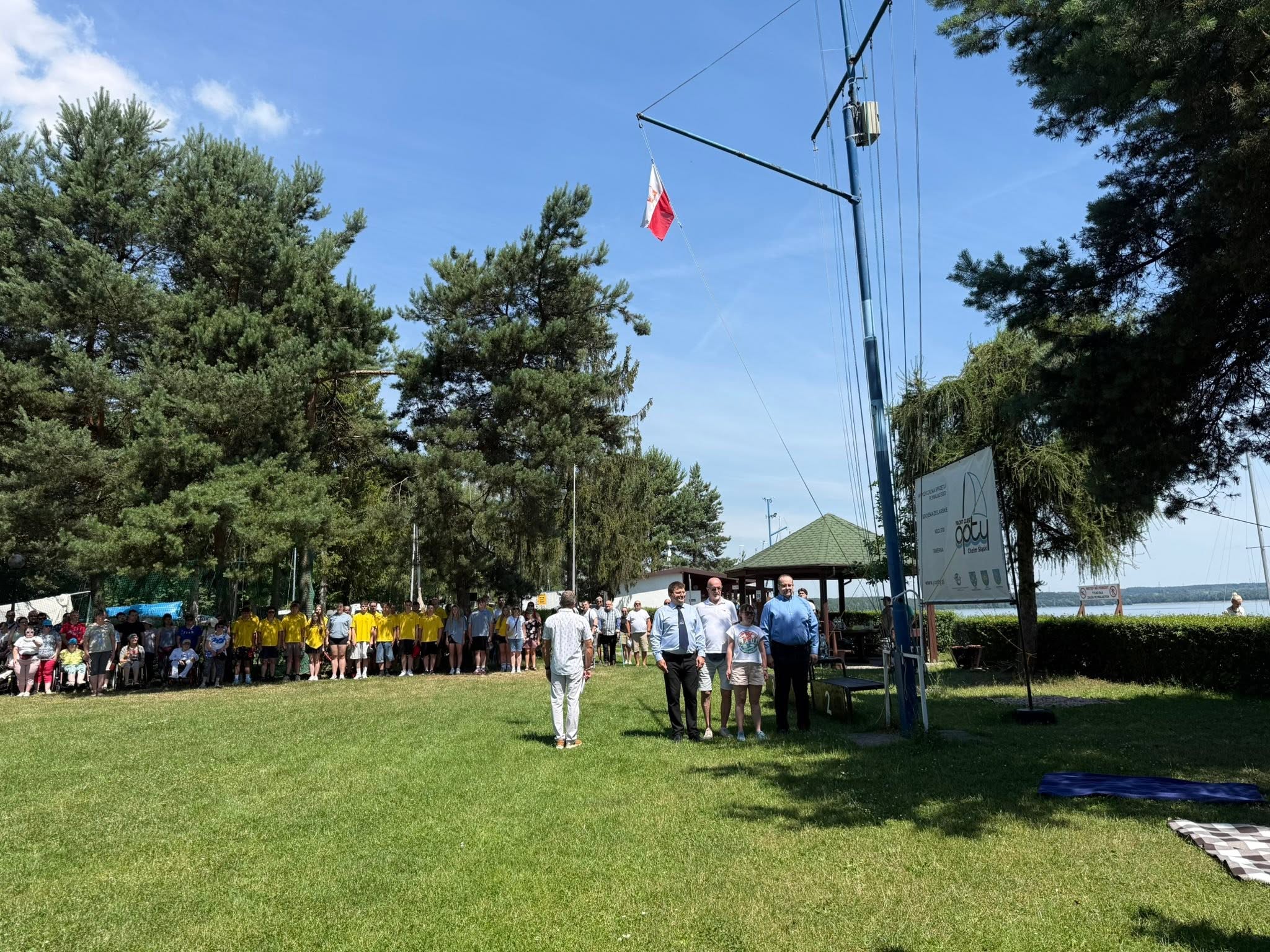 Wciągnięcie bandery na maszt 