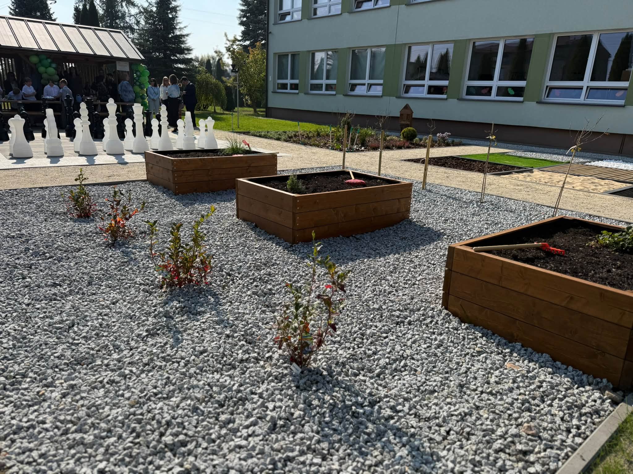 Teren pracowni pod chmurką - sensoryczna strefa